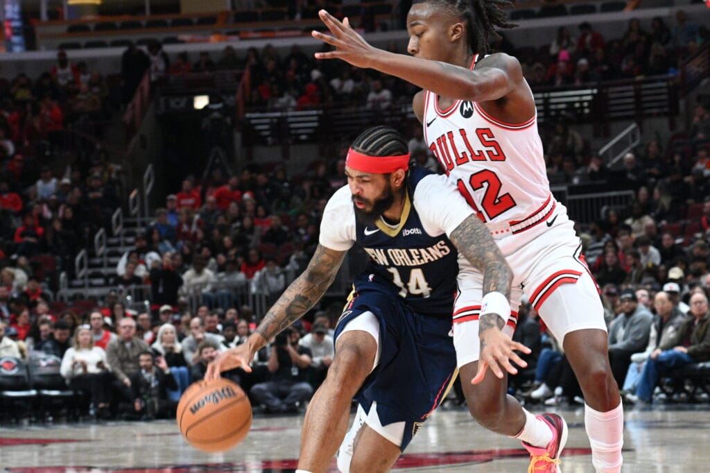 CHICAGO BULLS VS NEW ORLEANS PELICANS AT THE UNITED CENTER SATURDAY DECEMBER 2 2023 PELICANS 34 ATTEMPS TO GET AROUND BULLS 12 AYO DOSUNMU PHO